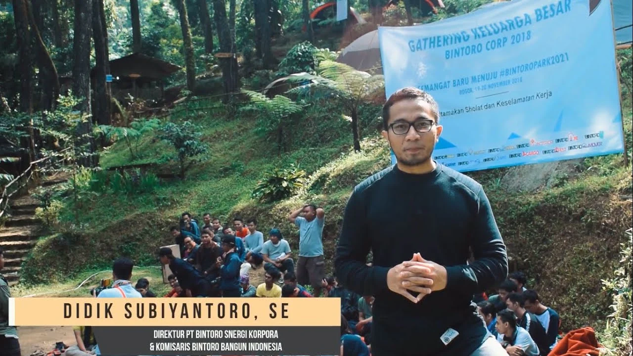 Suasana gathering karyawan Bintoro Corp di Kampung Rimba Puncak
