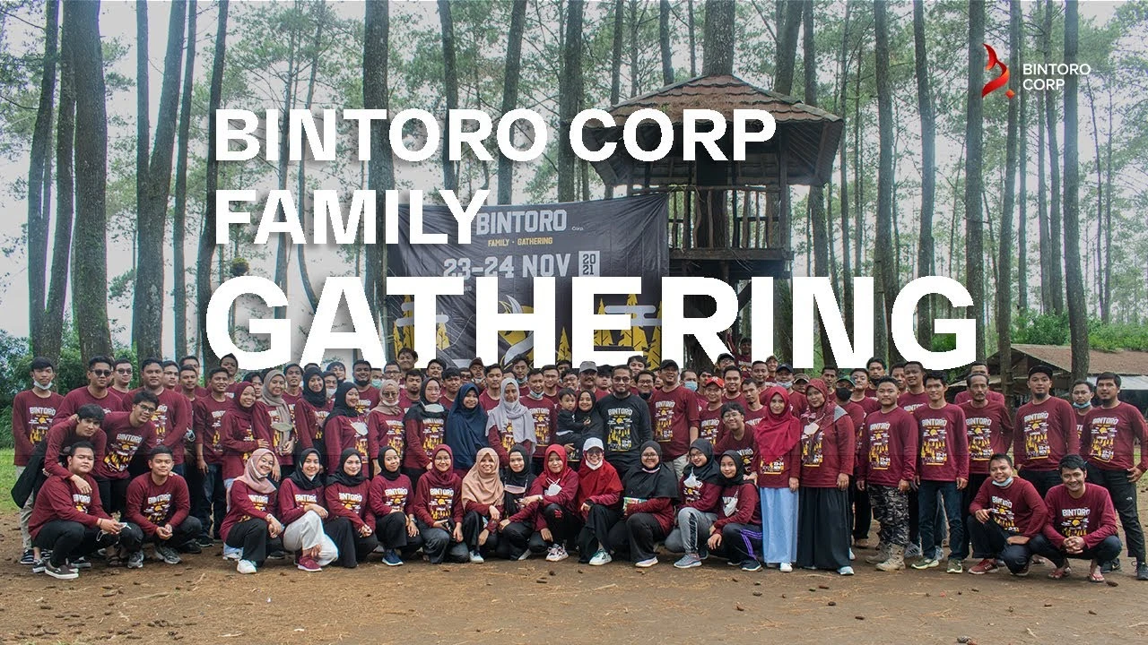 Karyawan Bintoro Corp melakukan games team building di Lembang